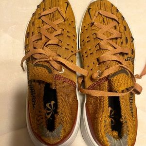 Nike shoes golden brown size 8 only worn one time very comfortable,but to big